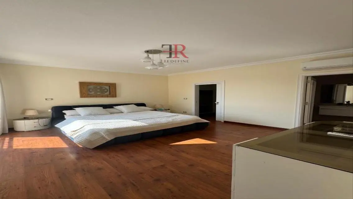 Luxury Apartment in Eastown with Modern Design
