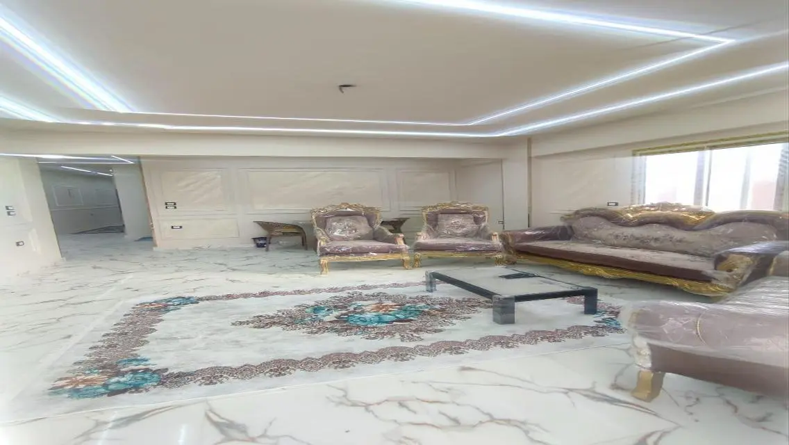 شقة رائعة للبيع بتصميم عصري في موقع متميز