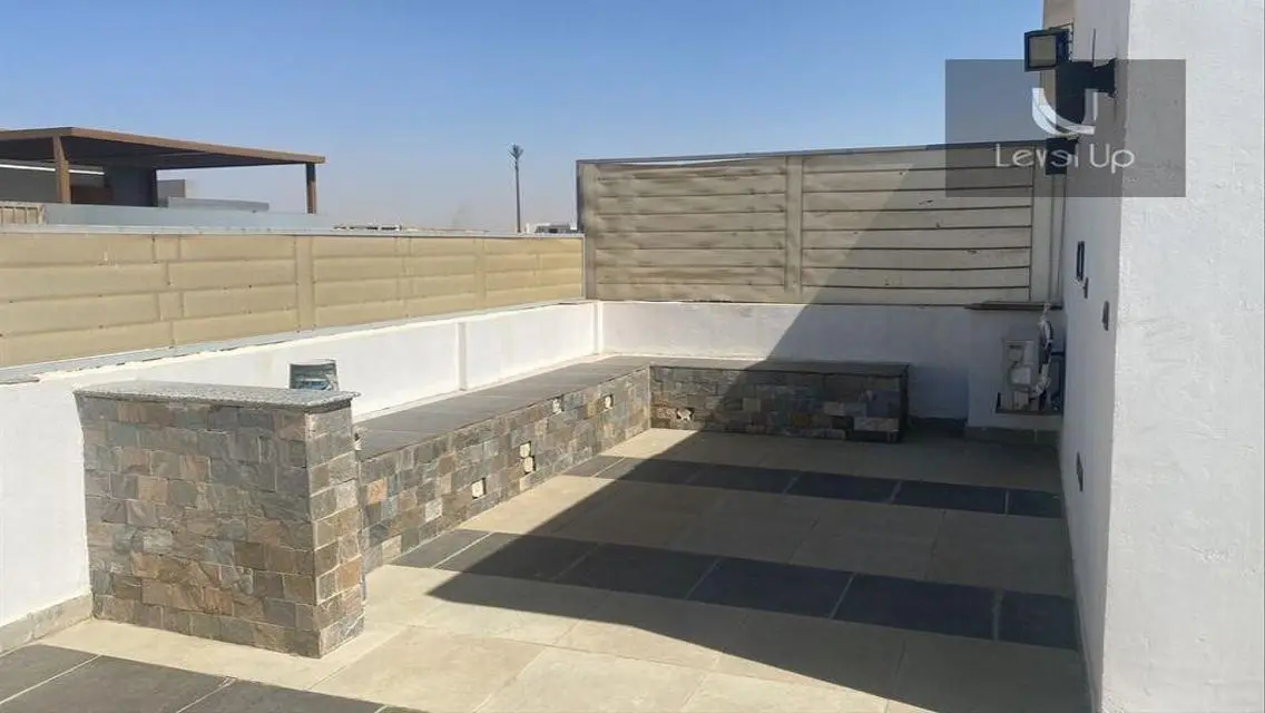 فيلا فخمة للبيع مطلة على البحيرات