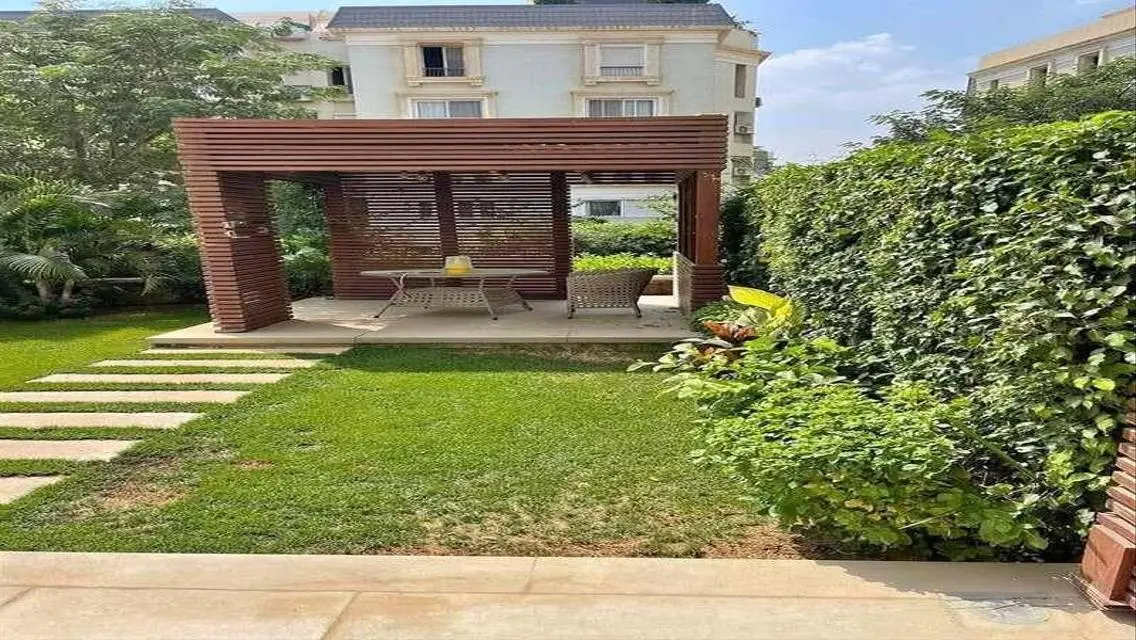 فيلا فاخرة تطل على الجبل مع حديقة ومسبح مشترك