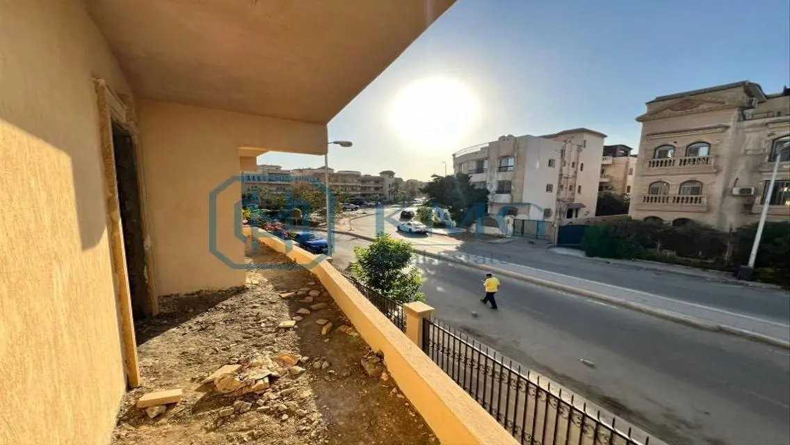 شقة فاخرة بمساحة 320 متر² مع شرفة