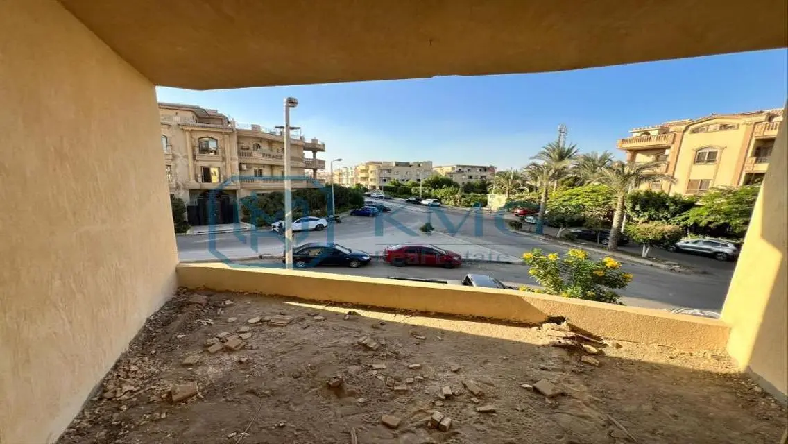 شقة فاخرة بمساحة 320 متر² مع شرفة