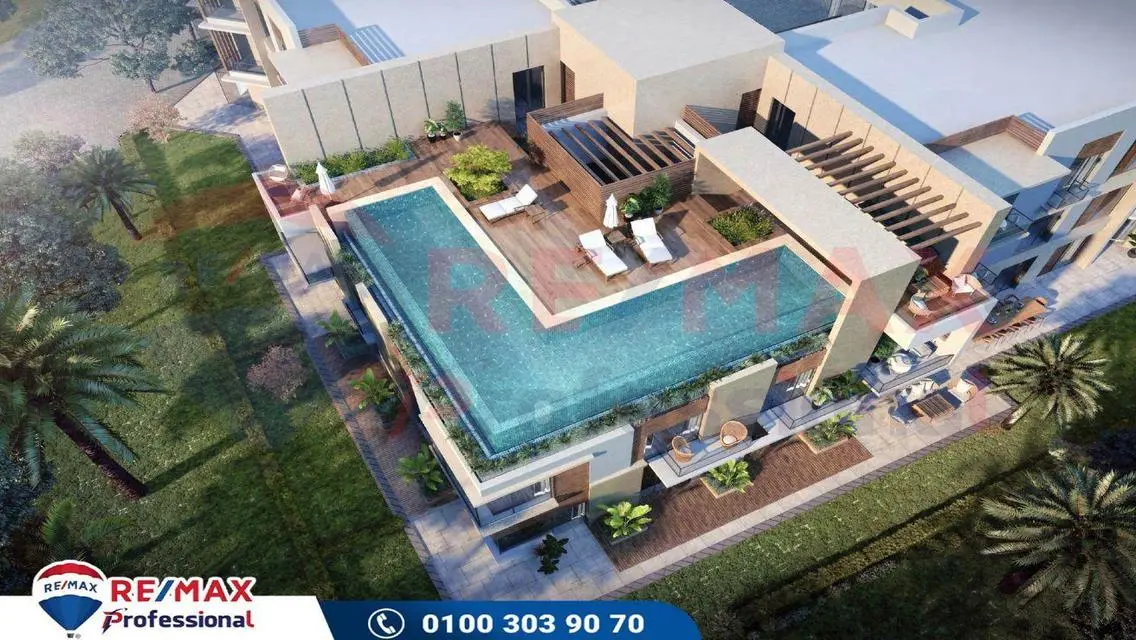 Luxurious 10-Room Apartment with Balcony