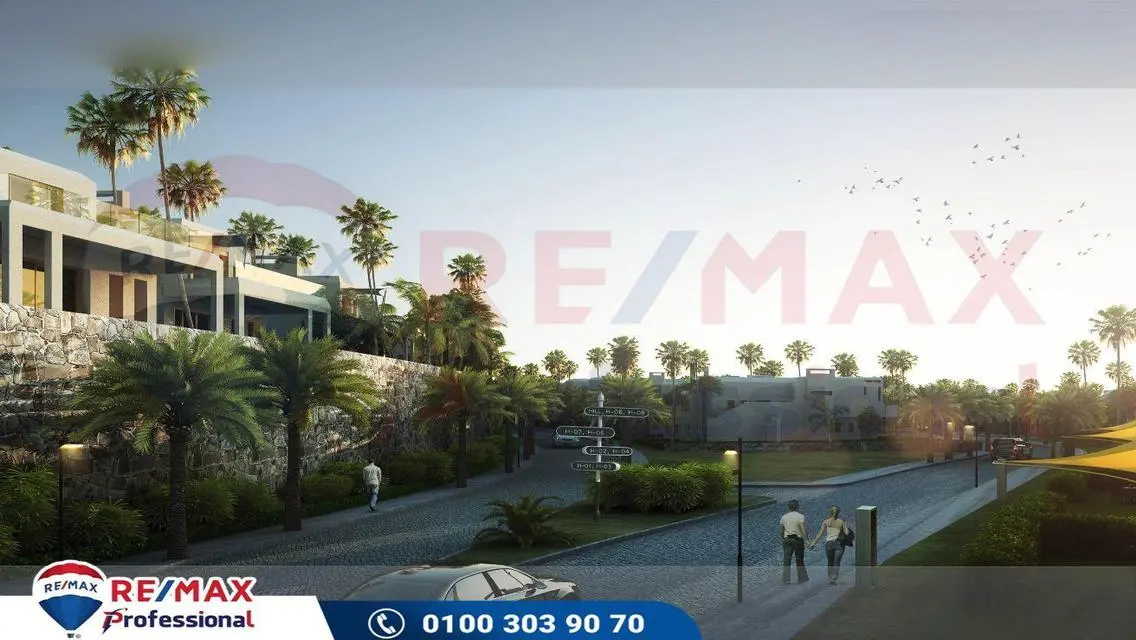 Luxurious 10-Room Apartment with Balcony