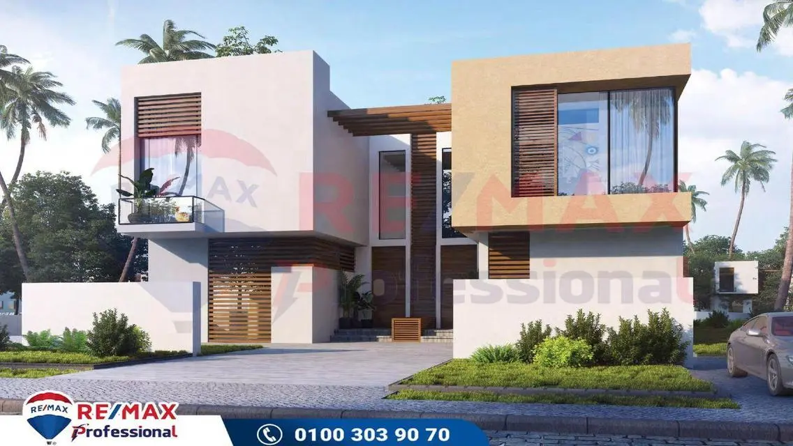 Luxurious 10-Room Apartment with Balcony