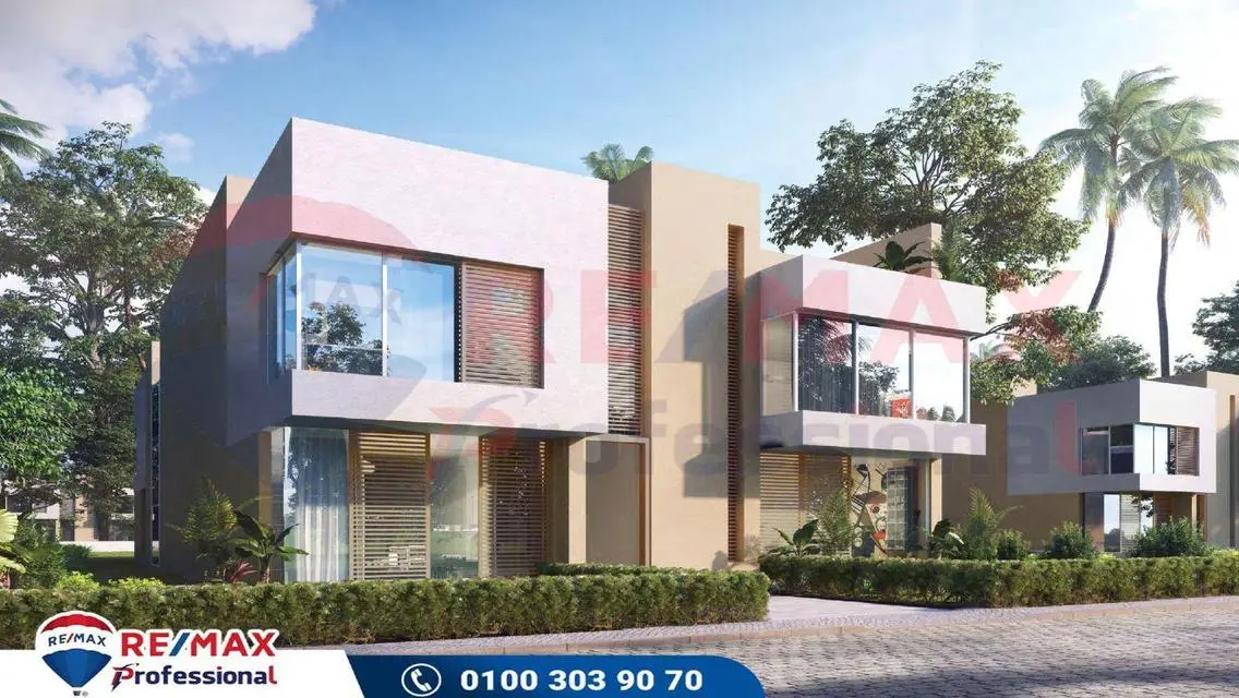Luxurious 10-Room Apartment with Balcony