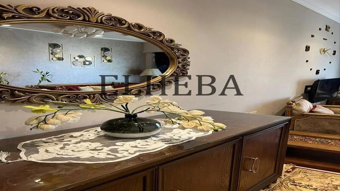 متجر في مركز التسوق المفتوح - الشرق