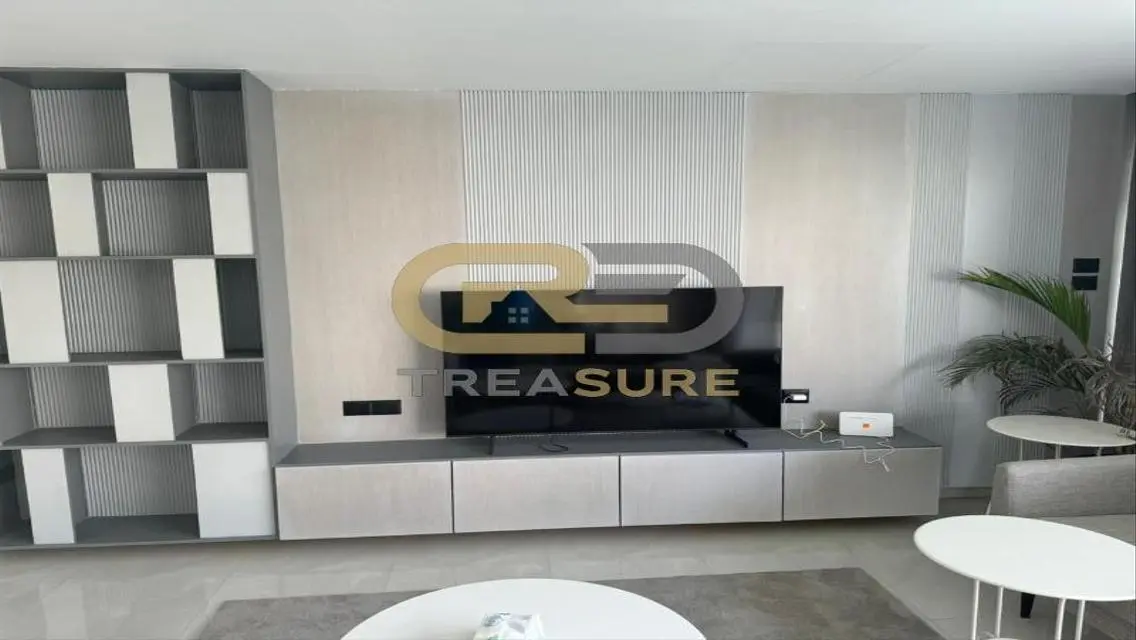 Stunning Apartment for Sale - 3000 Square Meters - Code CR1009