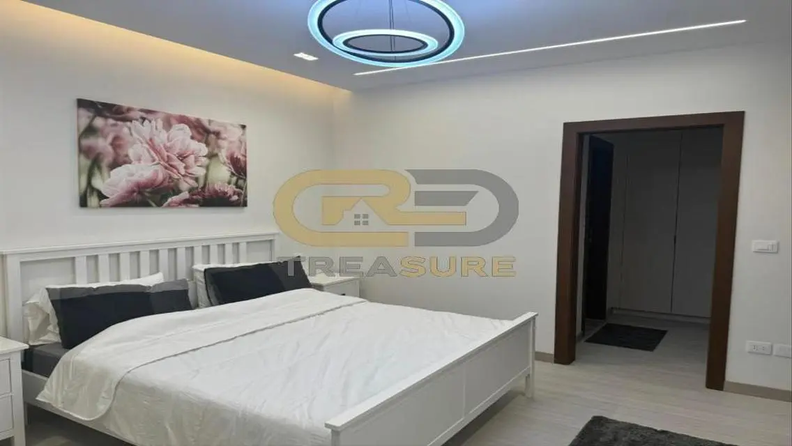 Stunning Apartment for Sale - 3000 Square Meters - Code CR1009