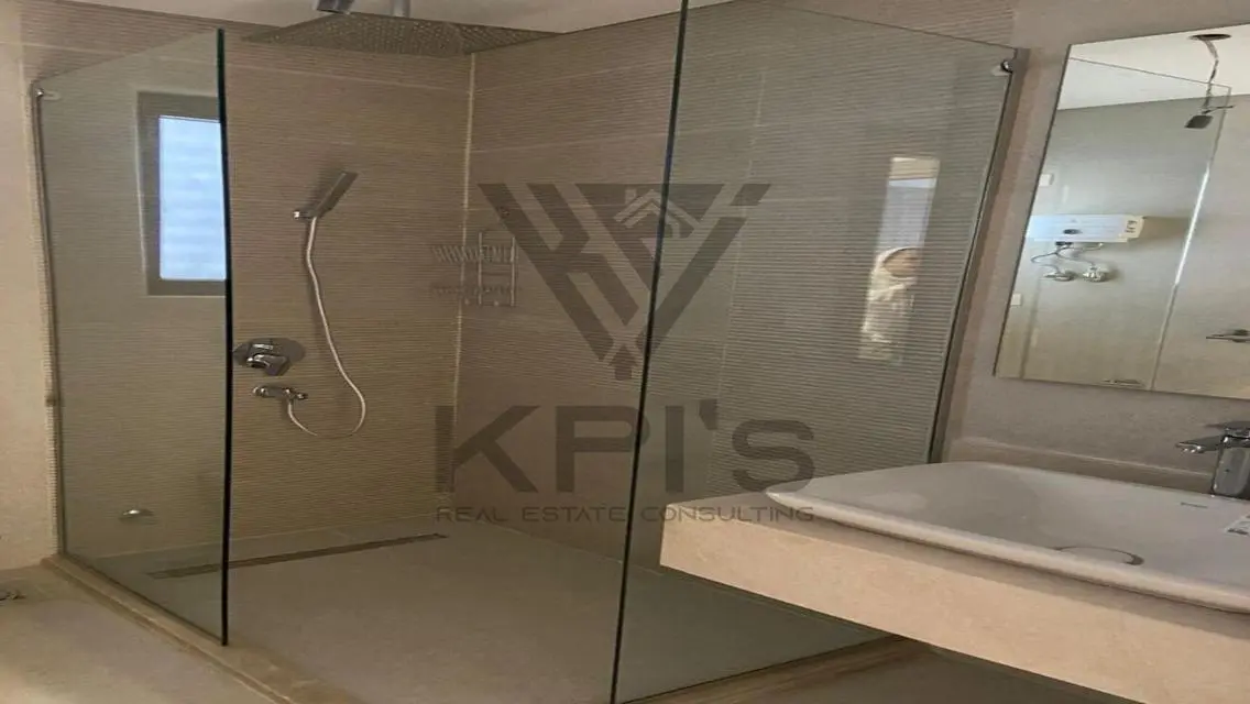 Luxury Apartment with Lake View in New Cairo