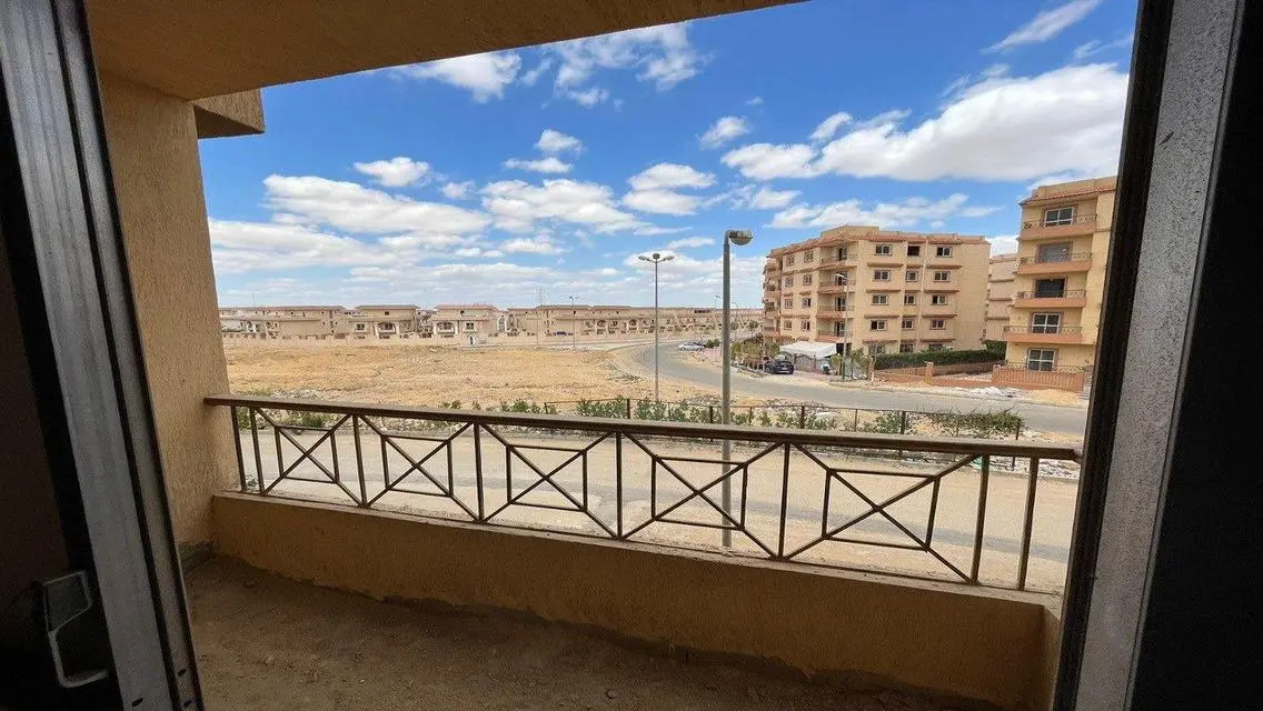 فيلا فاخرة مع غرفة دراسة ومسبح مشترك