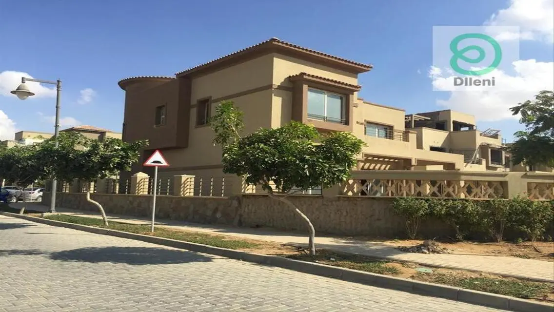 فيلا فاخرة بمساحة واسعة في موقع متميز