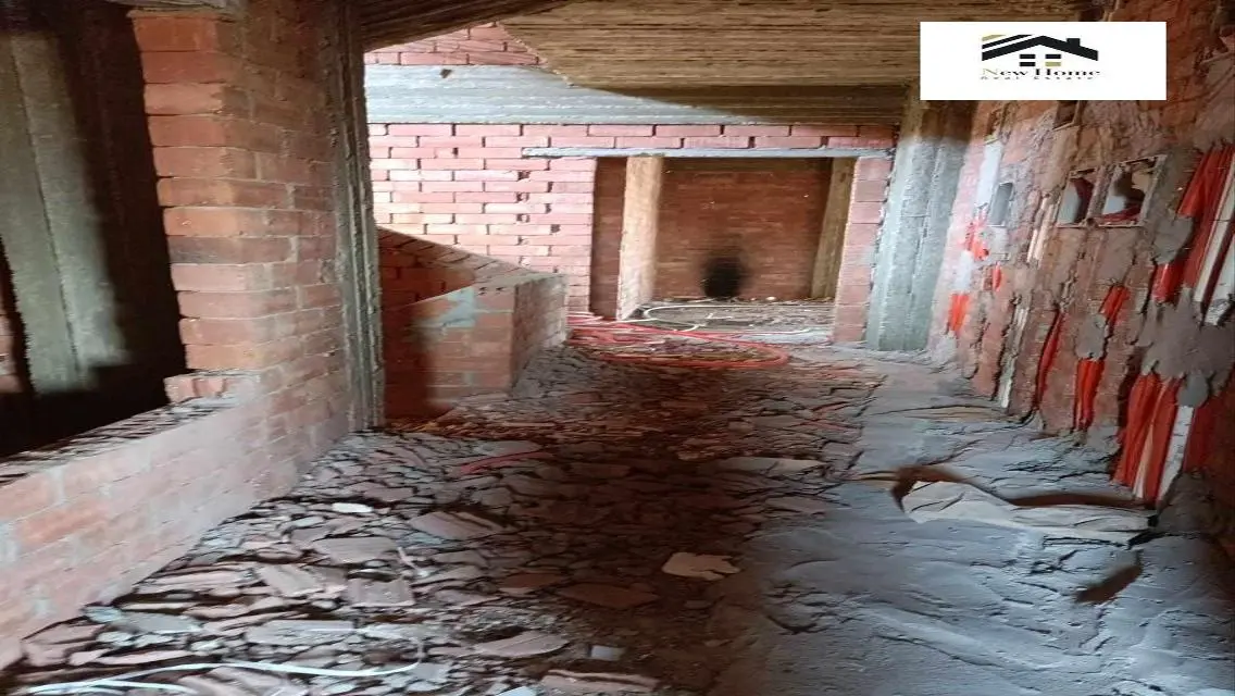 فيلا فاخرة للبيع بحمام سباحة خاص وحديقة