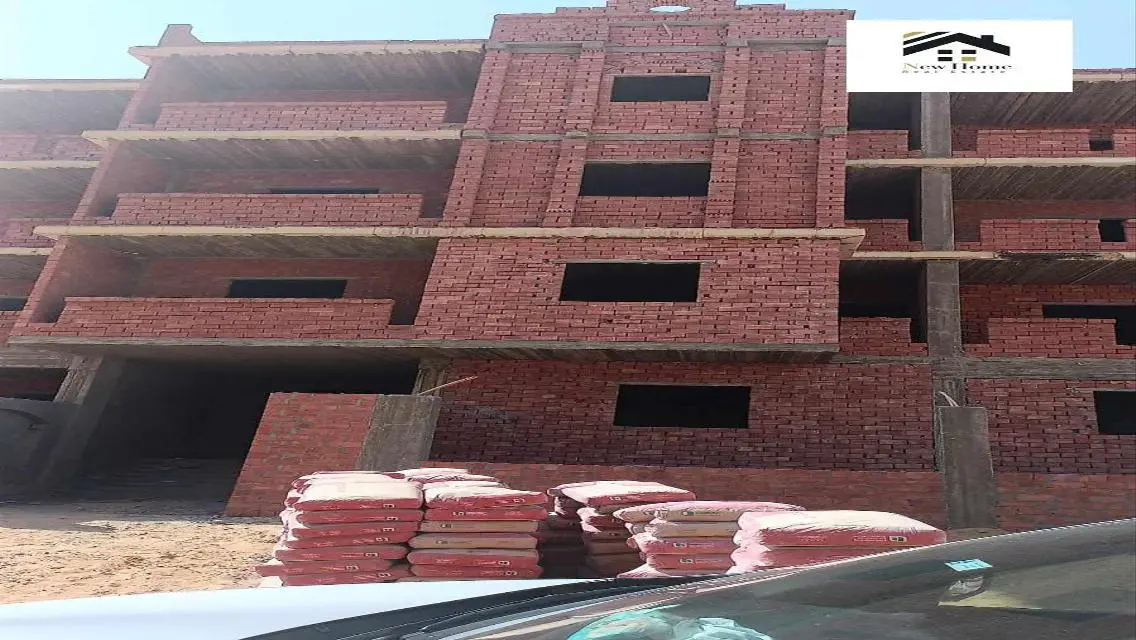 فيلا فاخرة للبيع بحمام سباحة خاص وحديقة