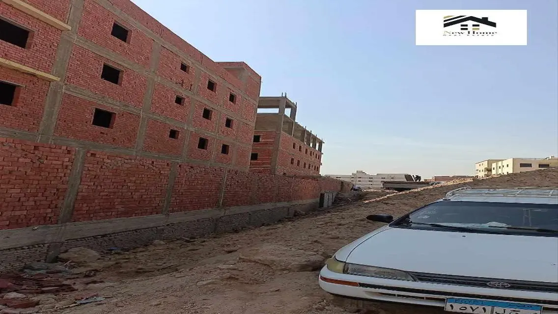 فيلا فاخرة للبيع بحمام سباحة خاص وحديقة