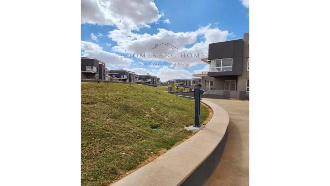 Luxury Apartment for Sale in Prime Location by the Lakes