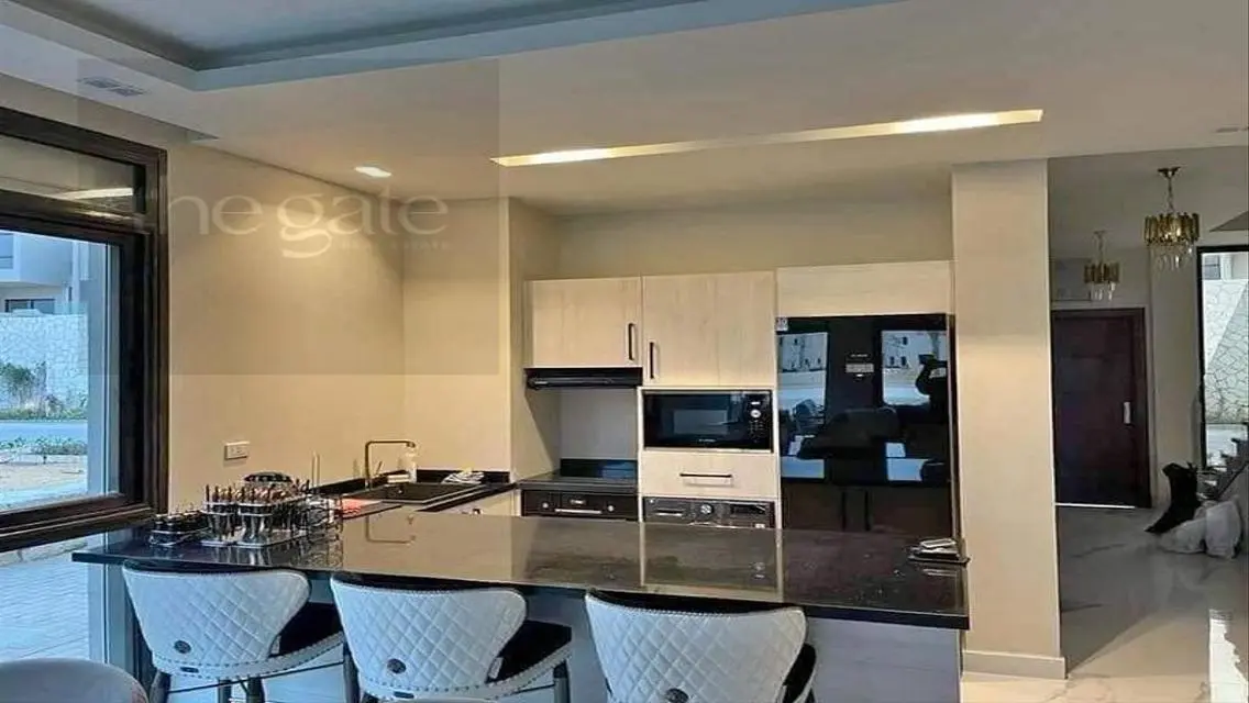 فيلا فاخرة للبيع في لوجانو الجلالة، العين السخنة