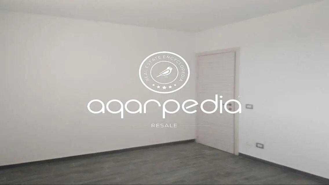 Stunning Apartment for Rent Overlooking Lakes and Prime Location