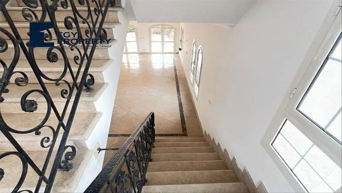 Investment Opportunity in Luxurious Property TA-02933