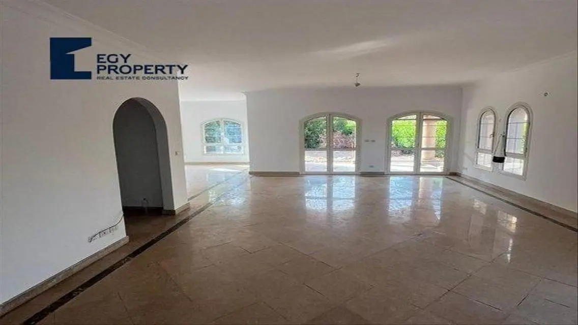 Investment Opportunity in Luxurious Property TA-02933