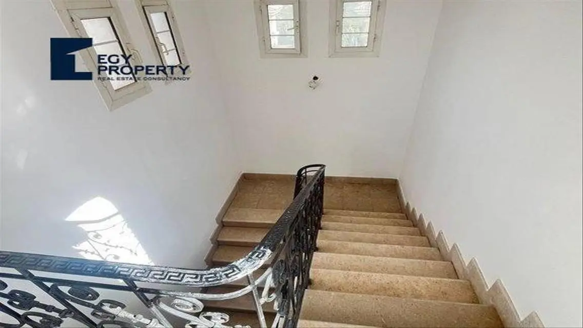 Investment Opportunity in Luxurious Property TA-02933