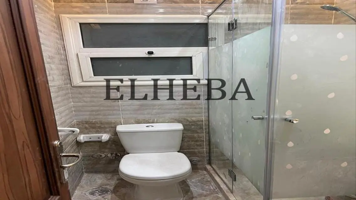 وحدة تجارية مميزة في B12 بمساحة واسعة