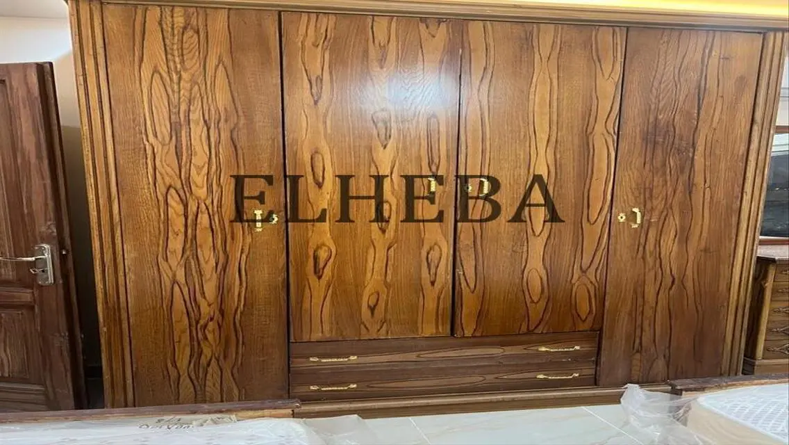وحدة تجارية مميزة في B12 بمساحة واسعة