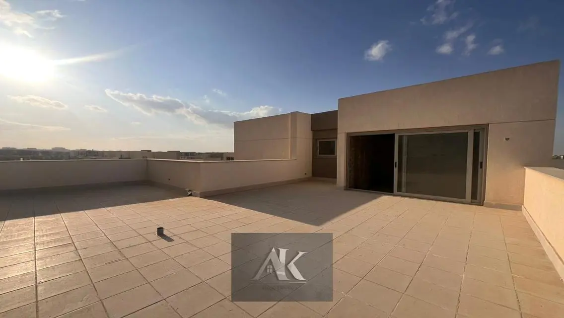 فيلا فاخرة للبيع بمزايا رائعة في PHNC-384