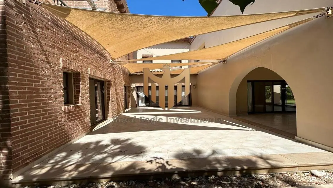 Luxury Apartment with Spacious Living - 41000000