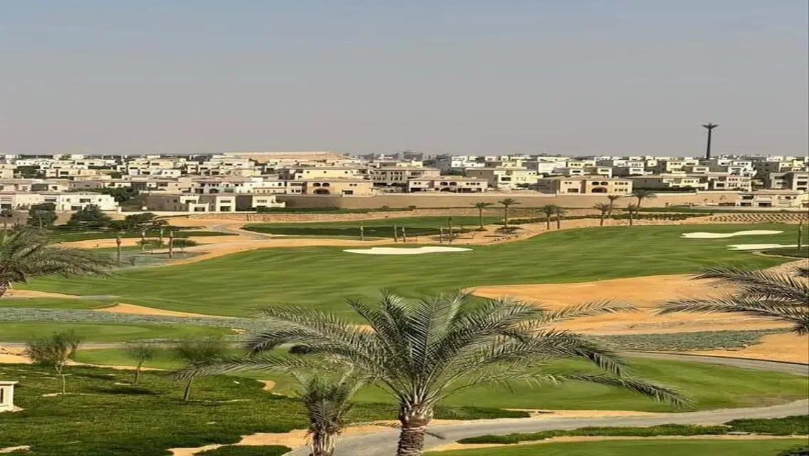 فيلا فاخرة مع حديقة ومسبح مشترك