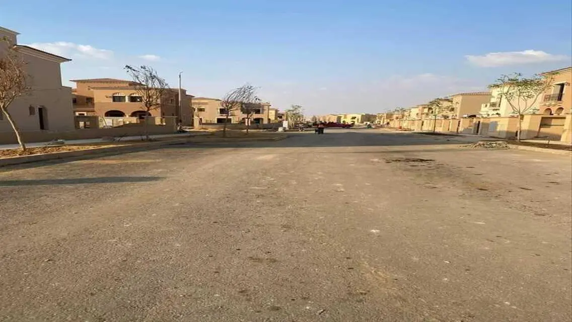 فيلا فاخرة مع حديقة ومسبح مشترك