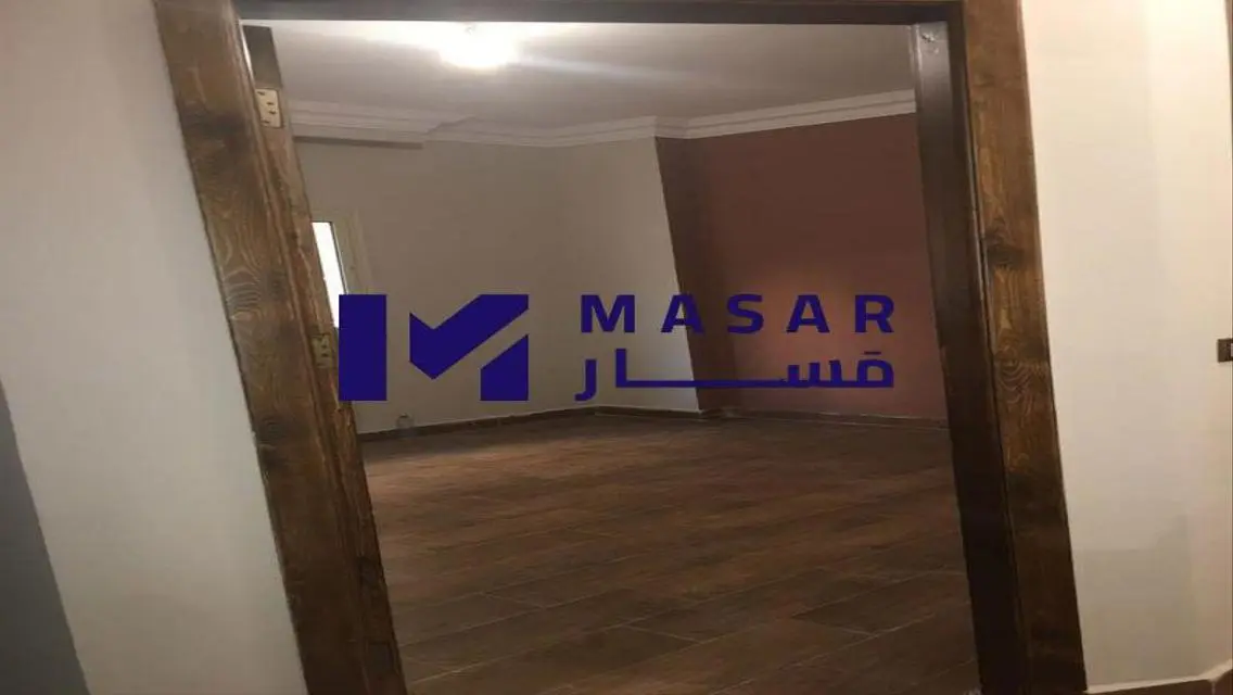 شقة فاخرة بمساحة واسعة مع غرفة دراسة