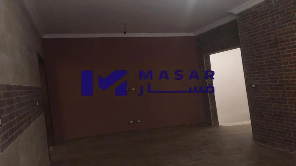 شقة فاخرة بمساحة واسعة مع غرفة دراسة