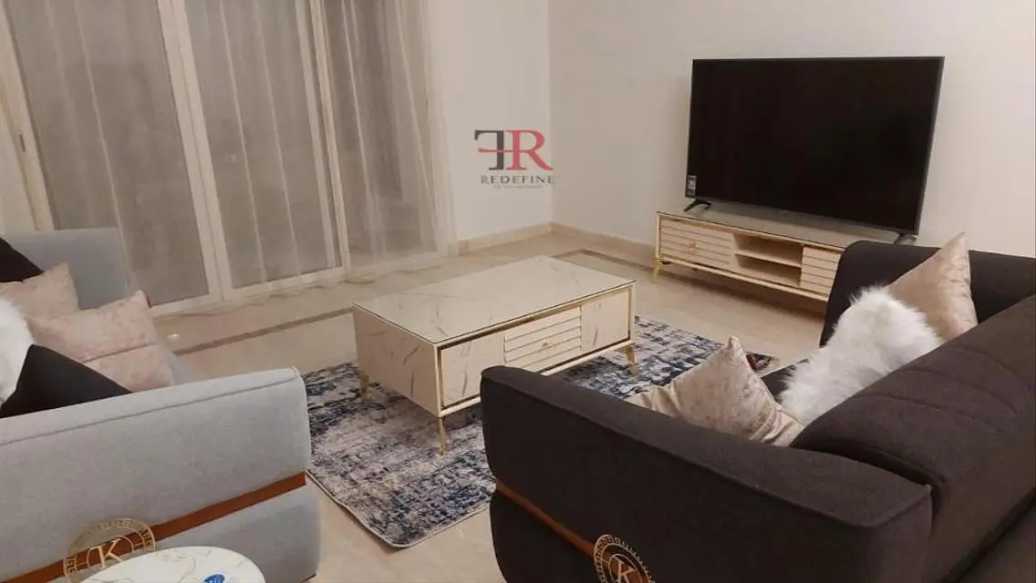 Luxurious Apartment with Stunning Lake View
