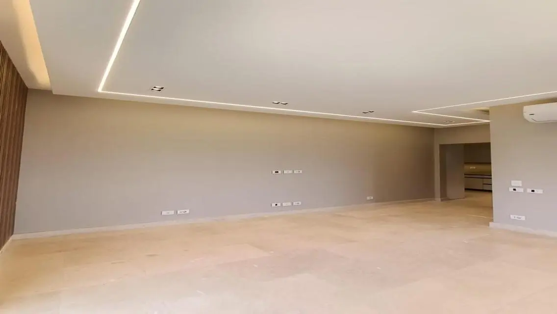 Luxurious Apartment with Stunning Lake View