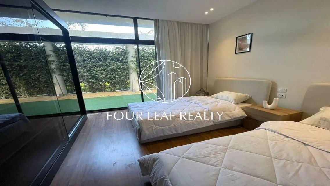 Luxury Apartment with Stunning Lake View