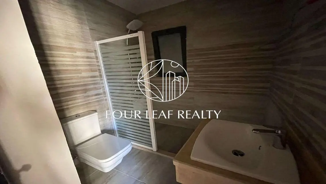 Luxury Apartment with Stunning Lake View