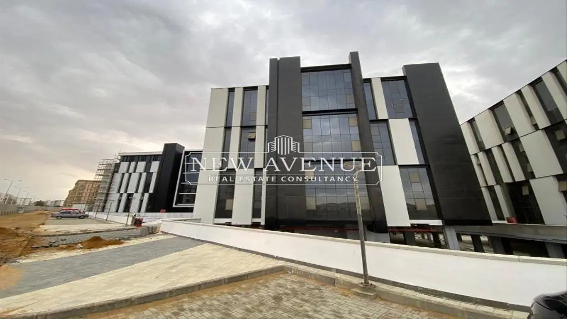 Building for Sale in Hyde Park - 96