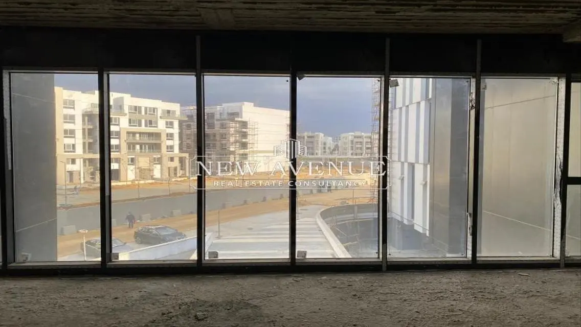 Building for Sale in Hyde Park - 96