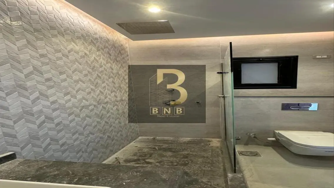 Modern Apartment with Pool and Great Amenities
