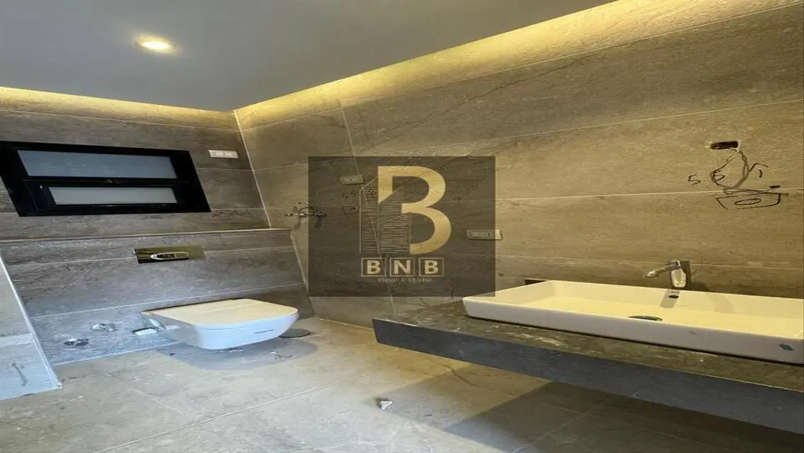 Modern Apartment with Pool and Great Amenities