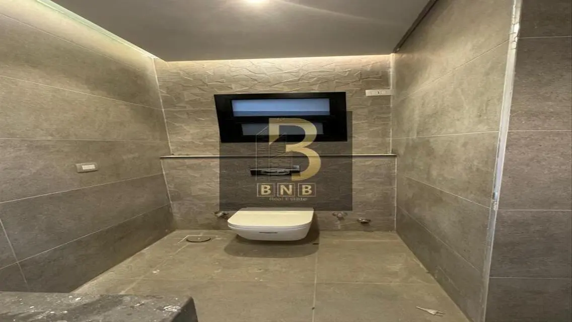 Modern Apartment with Pool and Great Amenities