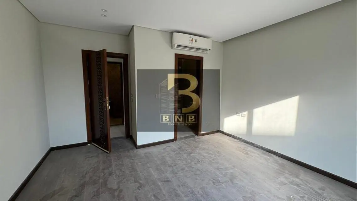Modern Apartment with Pool and Great Amenities