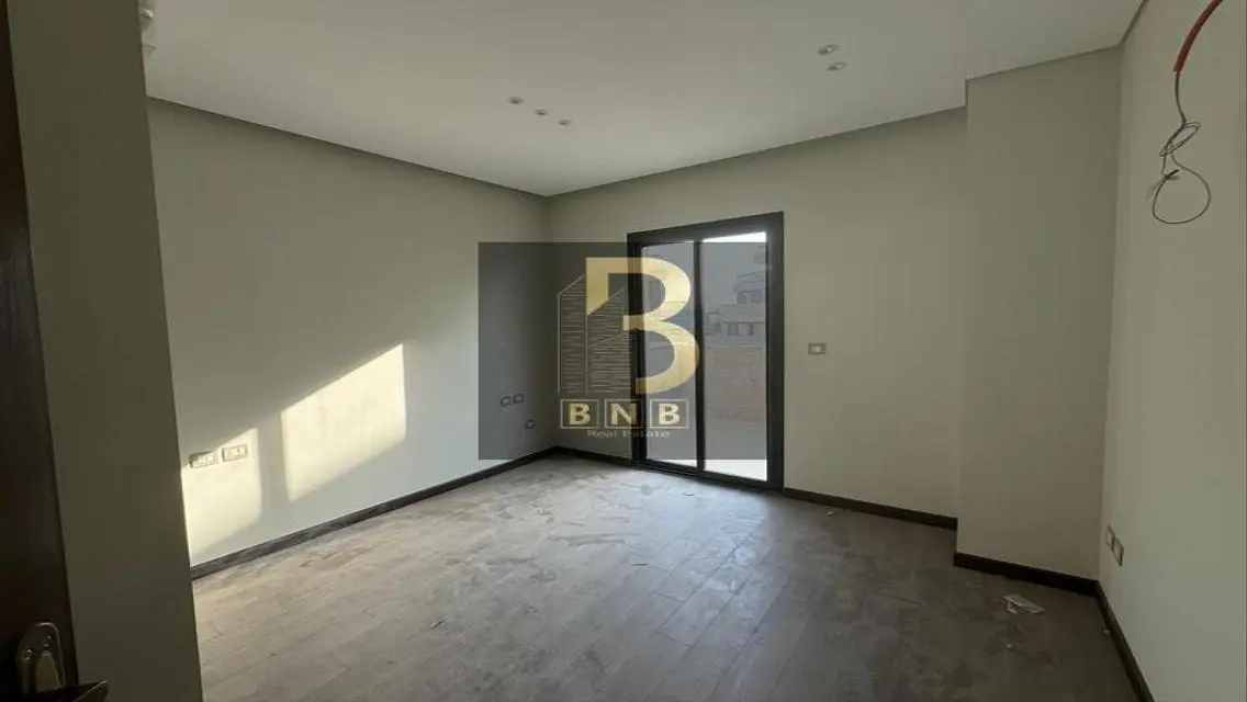 Modern Apartment with Pool and Great Amenities