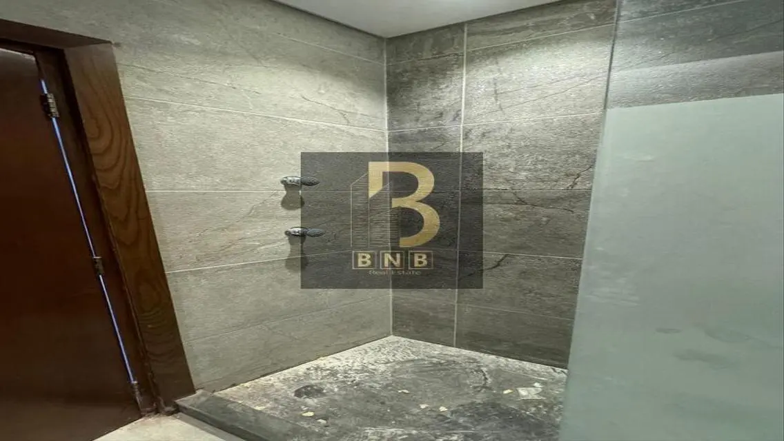 Modern Apartment with Pool and Great Amenities