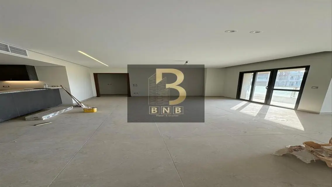 Modern Apartment with Pool and Great Amenities