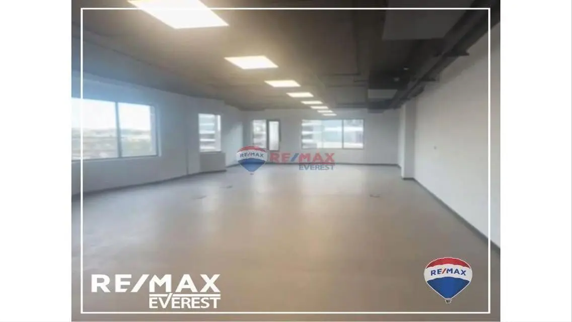 Luxurious Property with Excellent Amenities in Prime Location