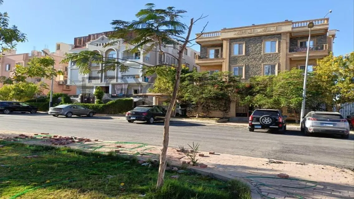 فيلا فاخرة بمساحة مريحة للبيع في موقع متميز