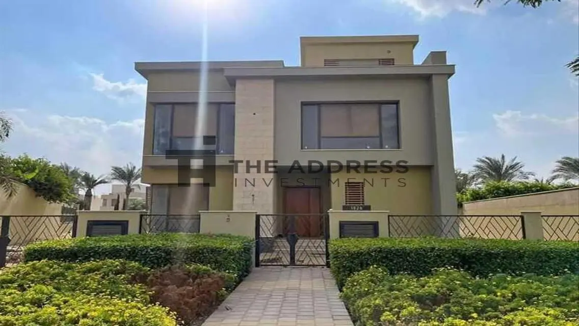Luxurious Villa in District 5 with Expansive Space
