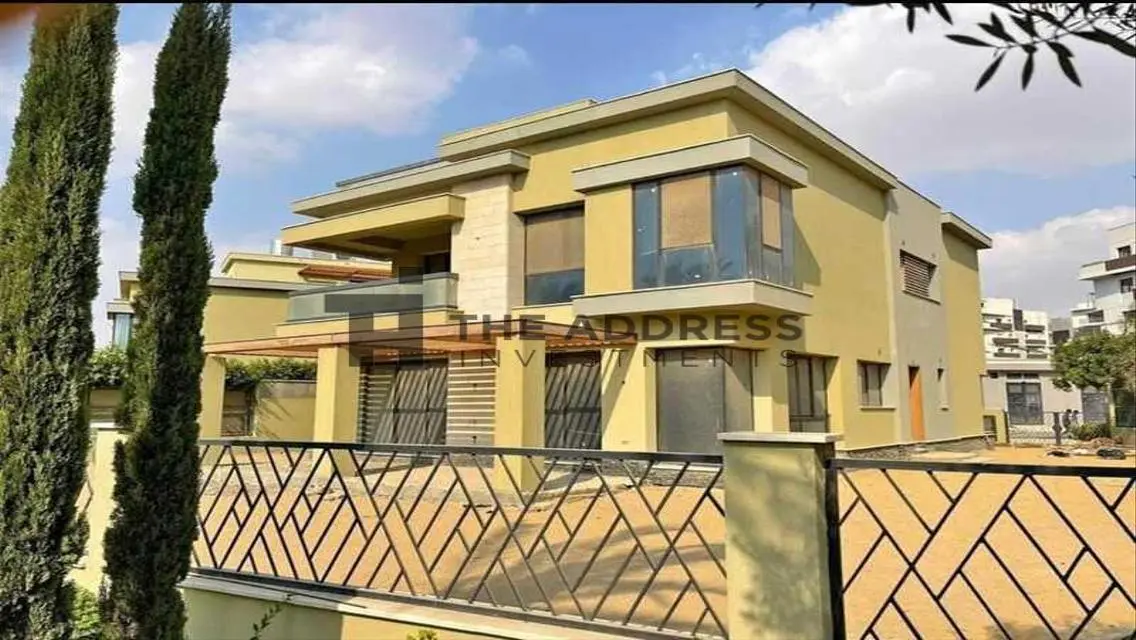 Luxurious Villa in District 5 with Expansive Space
